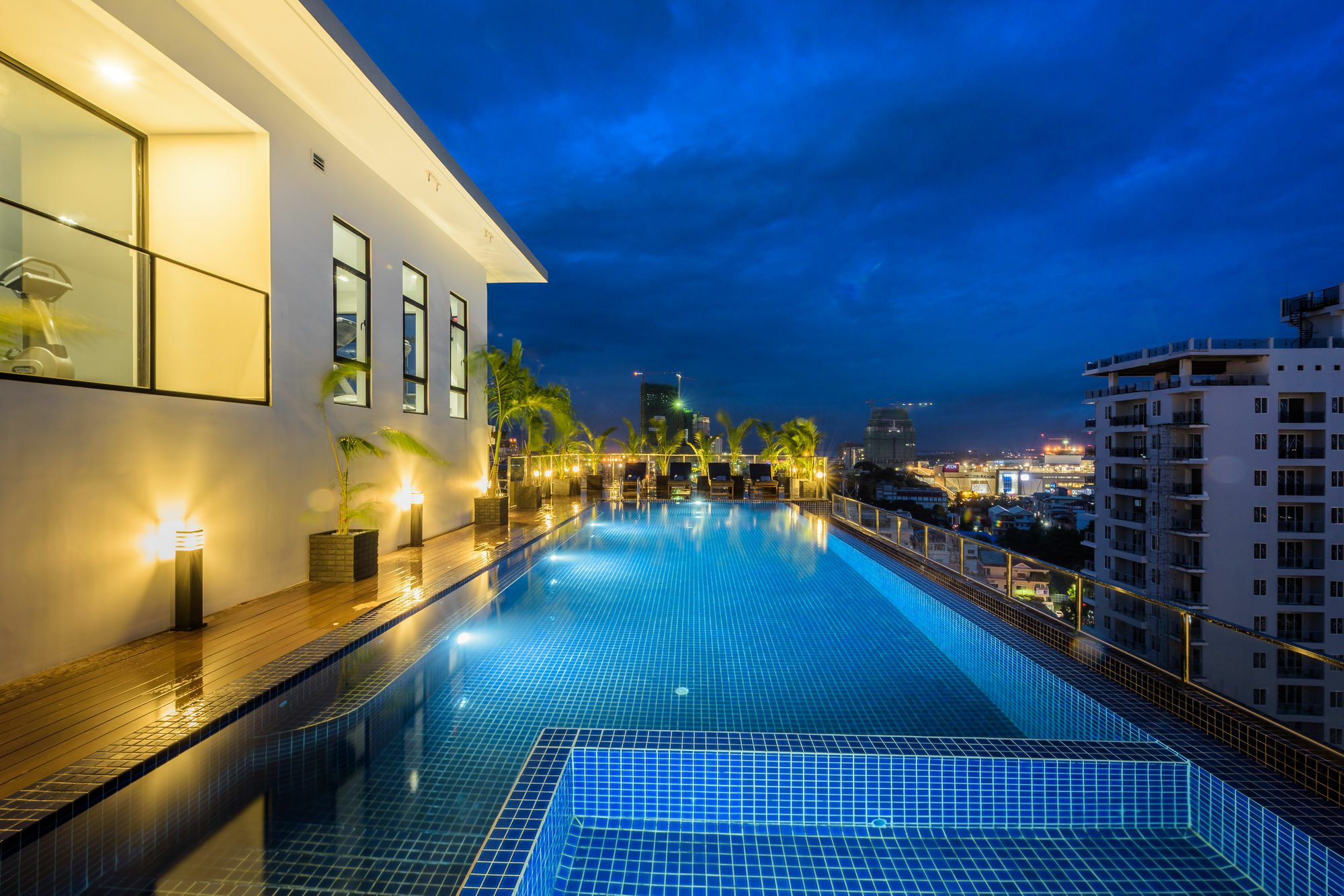 Mansion 51 Hotel & Apartment Phnom Penh Esterno foto