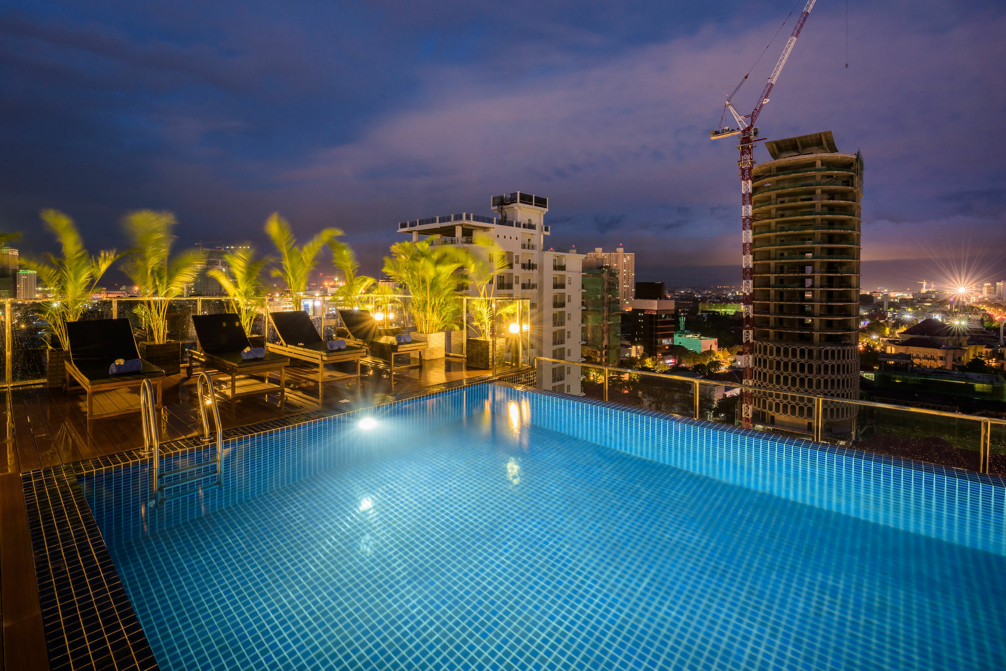 Mansion 51 Hotel & Apartment Phnom Penh Esterno foto