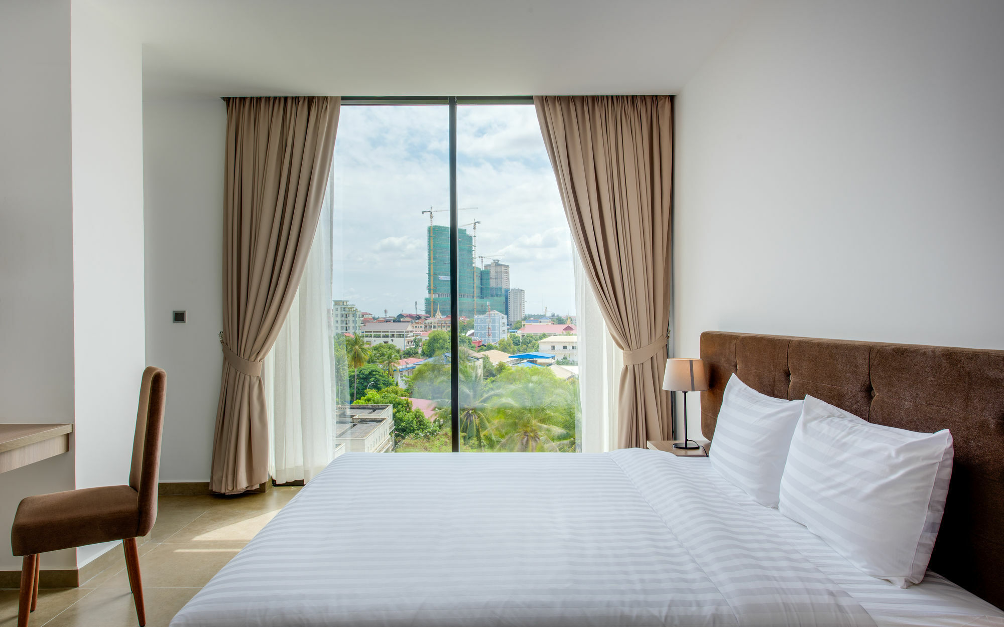Mansion 51 Hotel & Apartment Phnom Penh Esterno foto