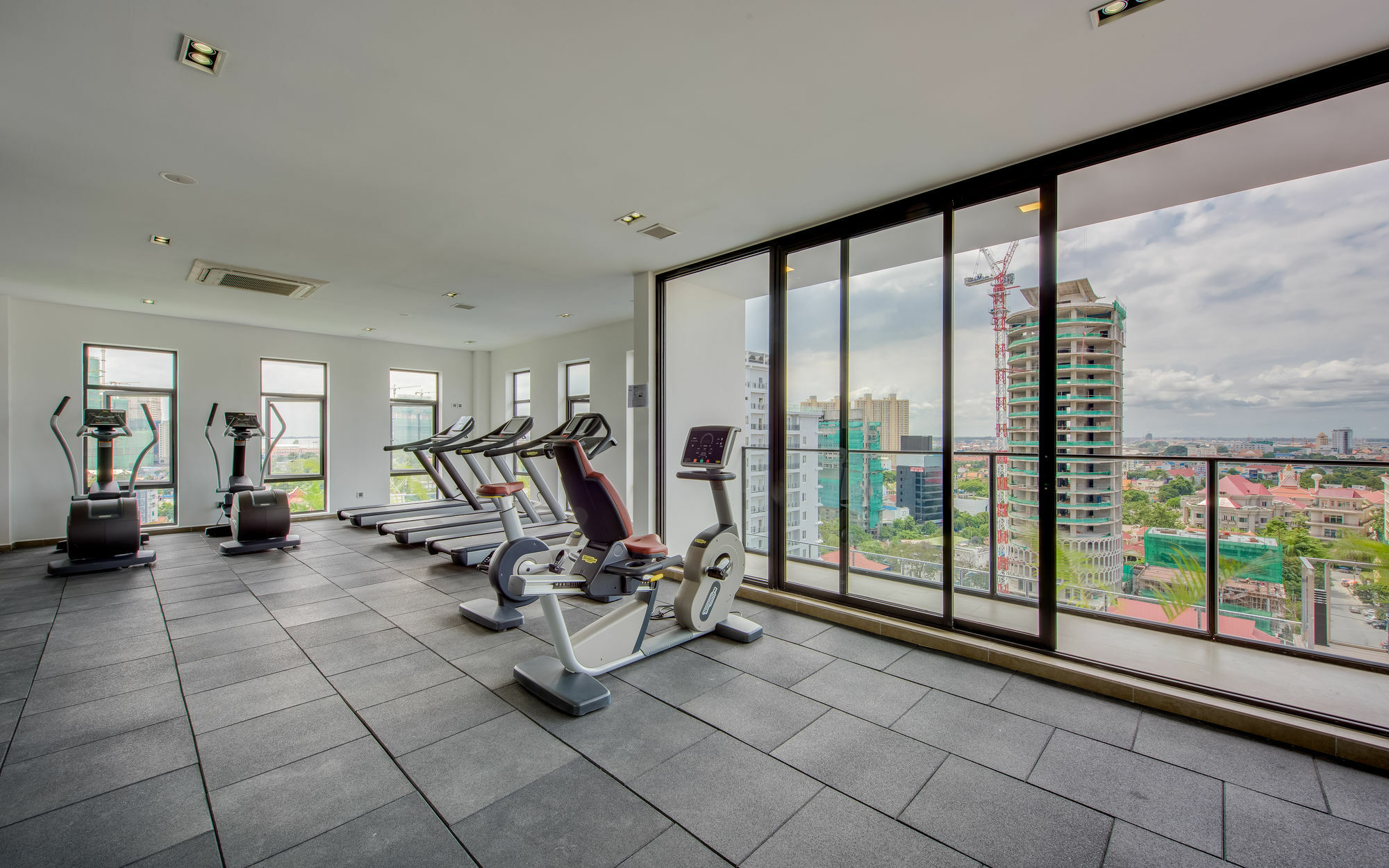 Mansion 51 Hotel & Apartment Phnom Penh Esterno foto
