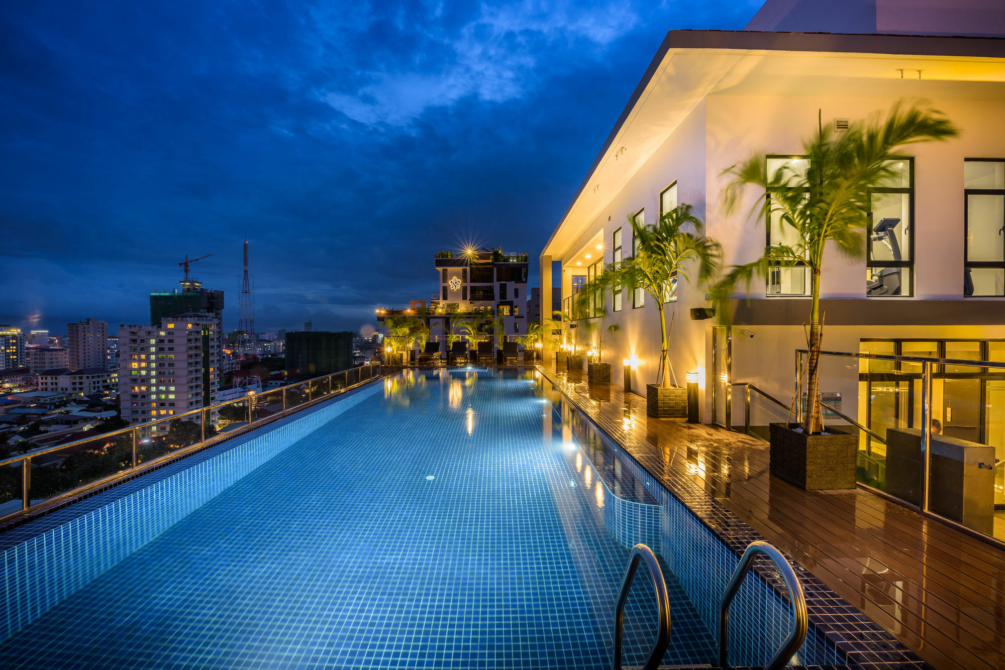 Mansion 51 Hotel & Apartment Phnom Penh Esterno foto